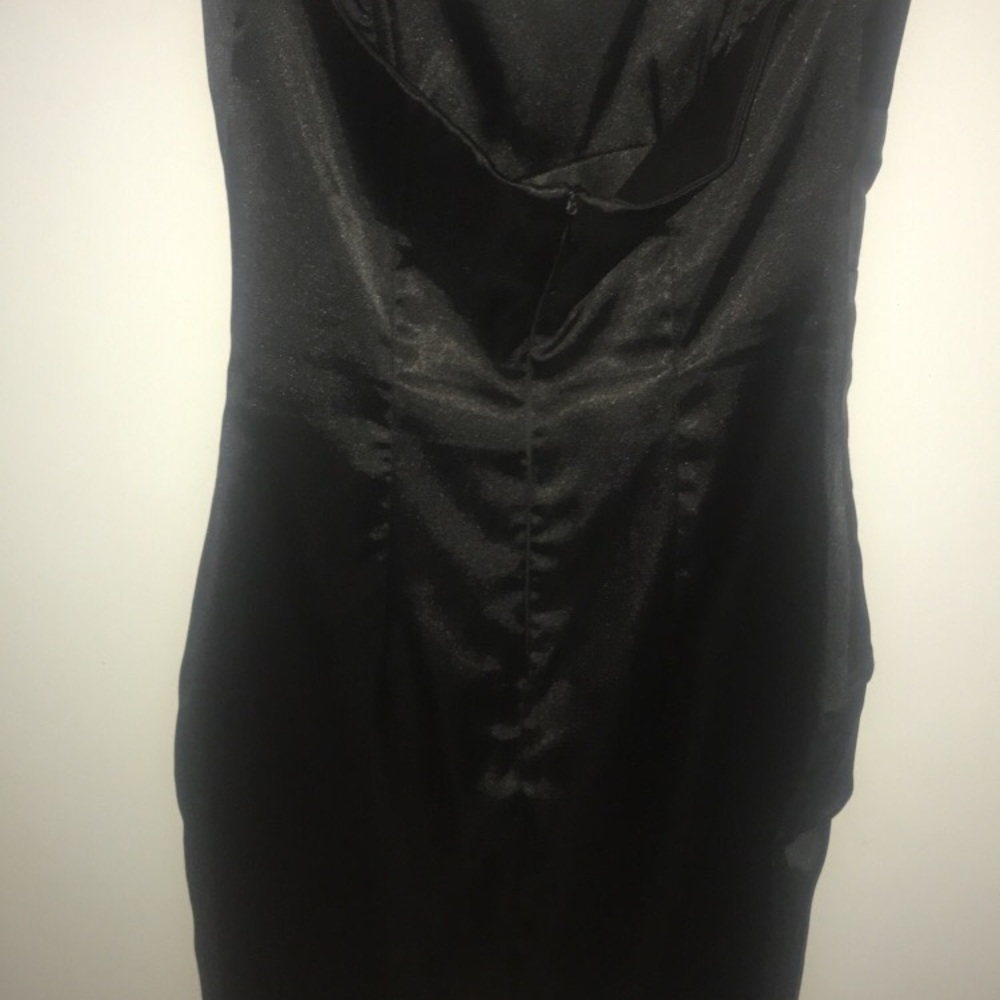 Dress. - Picture 1 of 2